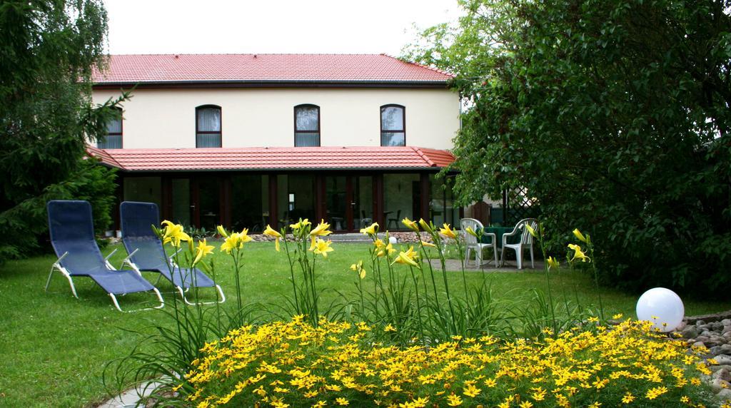 Landhaus Heinrichshof Hotel Juterbog Exterior photo